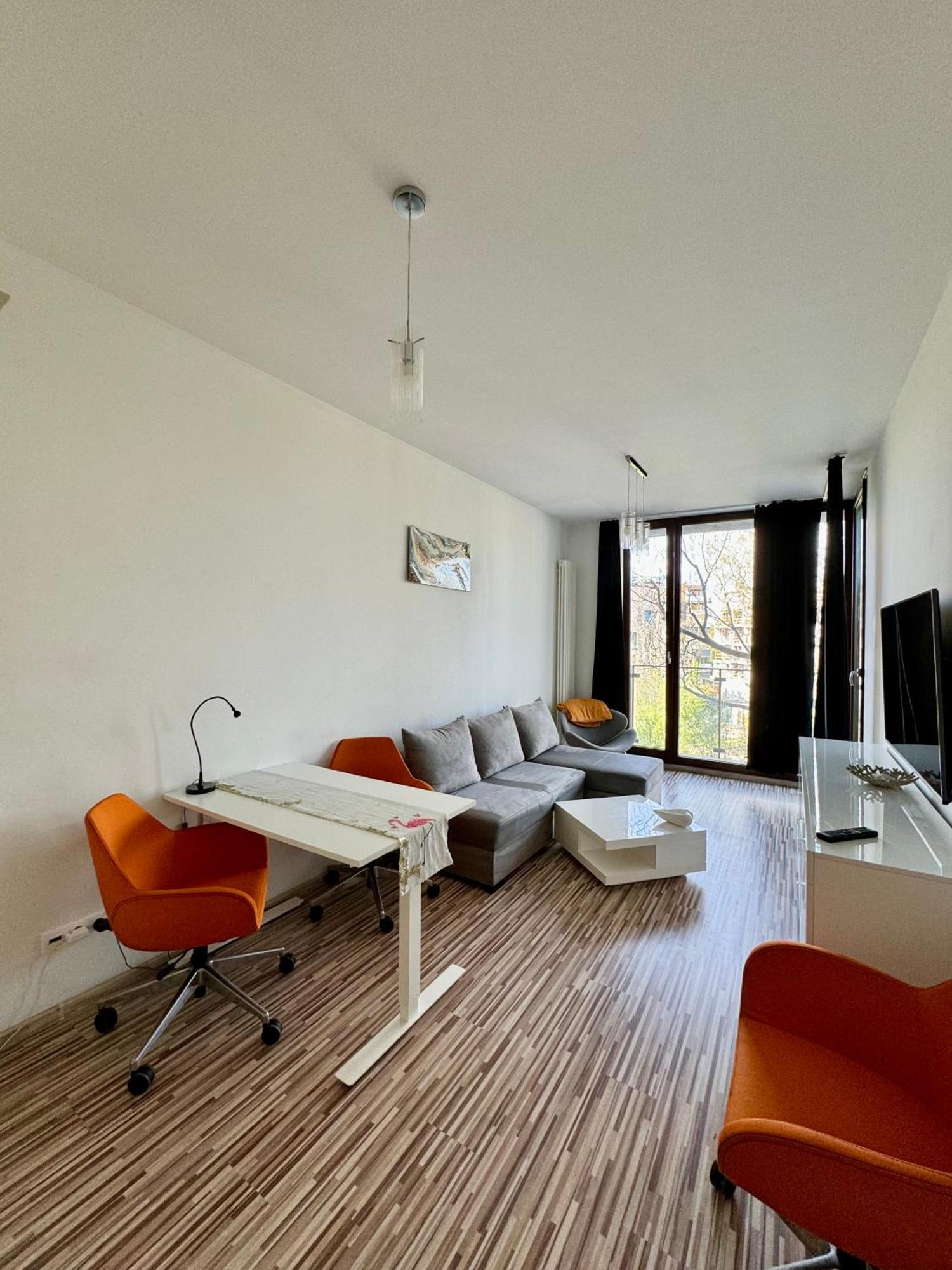 Two Rooms Apartment Triton Park Warschau Buitenkant foto