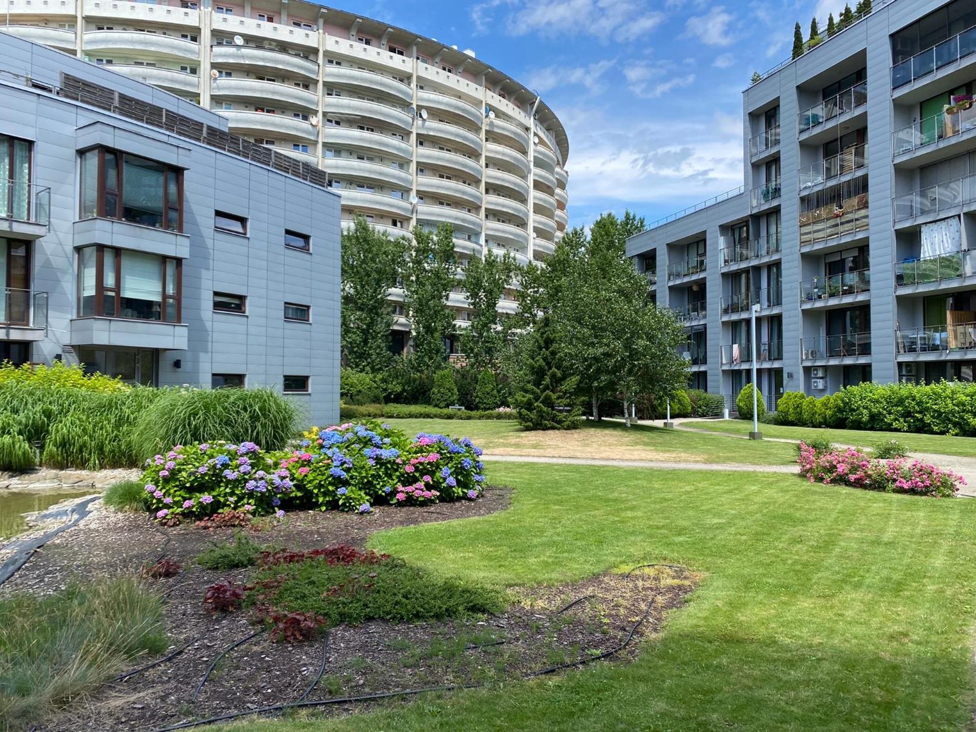 Two Rooms Apartment Triton Park Warschau Buitenkant foto
